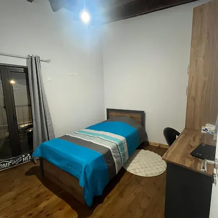 το αρχοντικόν 度假居 *